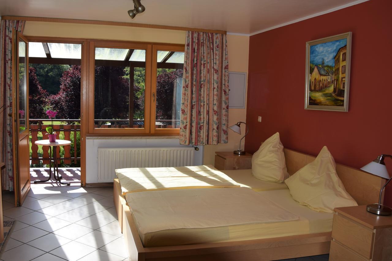 Camping De L'Our Appartements Vianden Exterior photo
