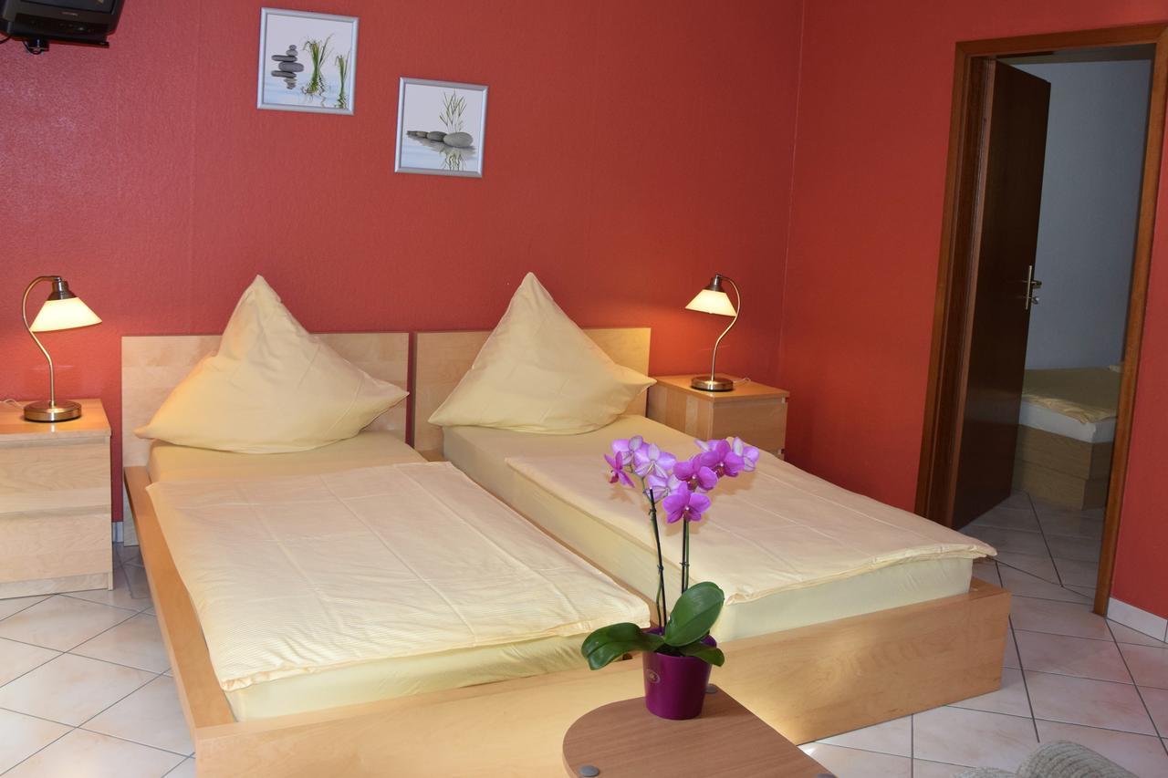 Camping De L'Our Appartements Vianden Exterior photo