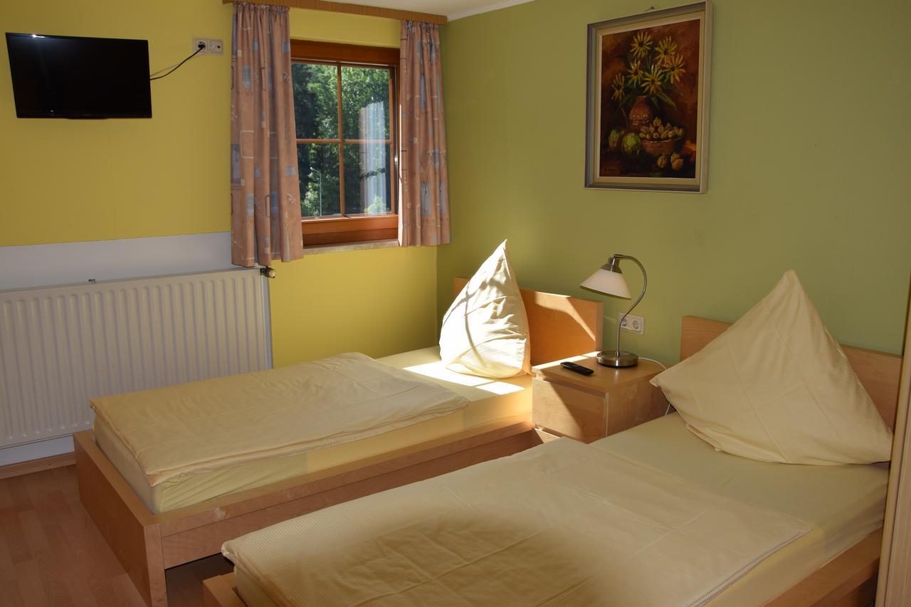 Camping De L'Our Appartements Vianden Exterior photo